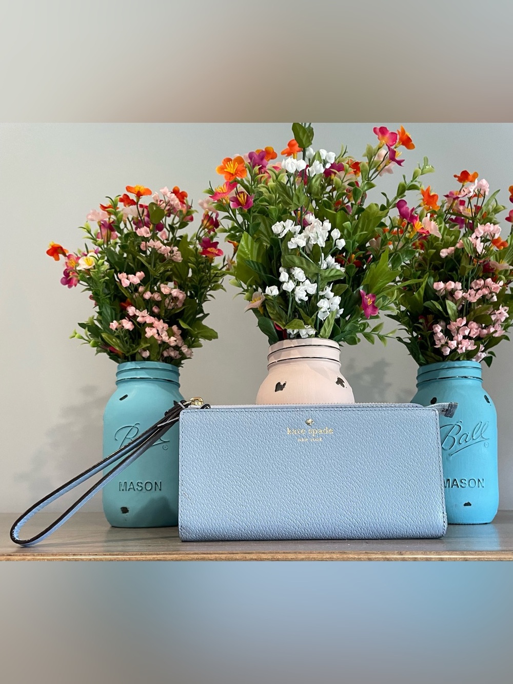 Kate Spade Layton Grand Street in the color Cloudcover